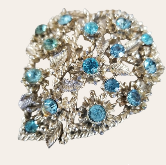 Vintage Coro Aqua Rhinestone Heart Shaped Vines Gold Tone Brooch Pin - Picture 3 of 8